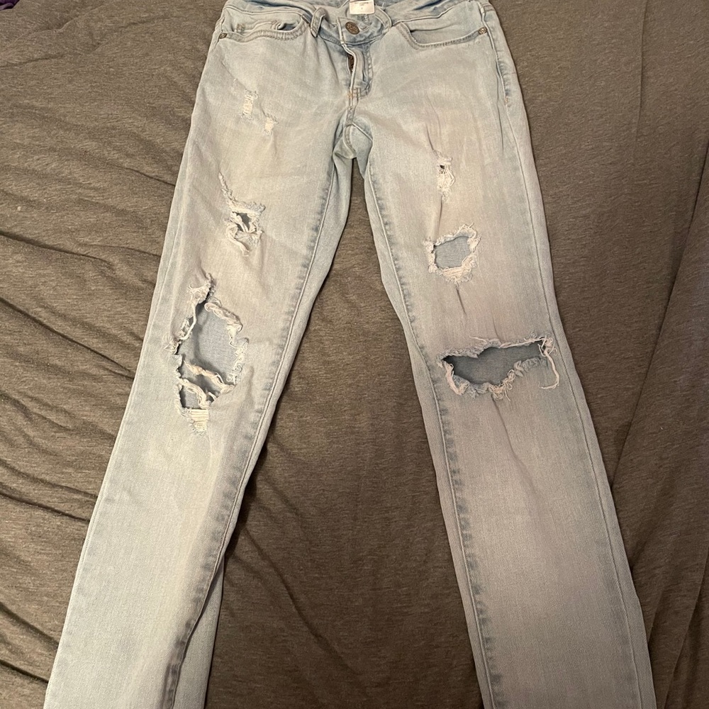 Ripped skinny jeans